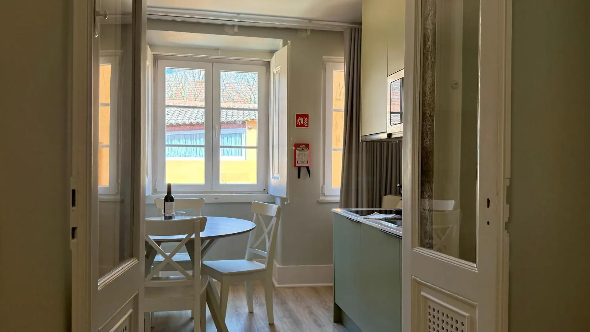 Metropolitan Living Lisbon - Janelas Verdes Appartement