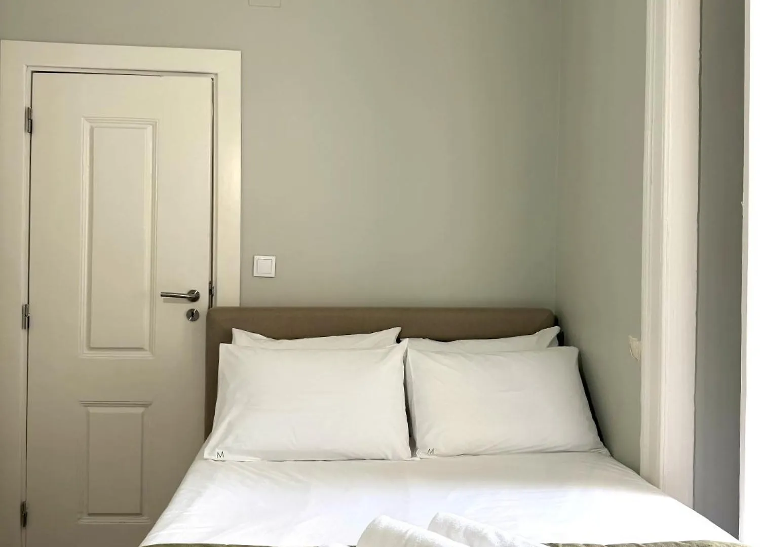 Metropolitan Living Lisbon - Janelas Verdes Appartement