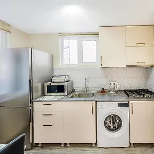 https://alatus-apartments.alltbilisihotels.com