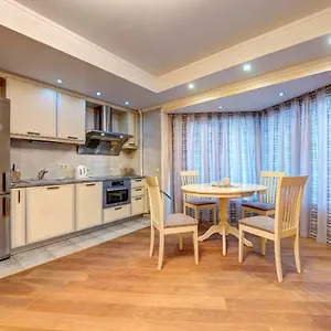 https://apartments-near-the-shopping-center-gulliver.hotels-of-kiev.com