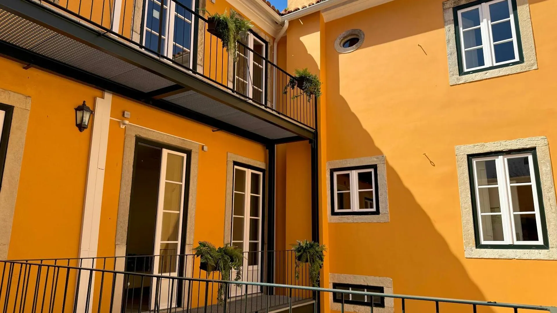 Metropolitan Living Lisbon - Janelas Verdes Апартаменты